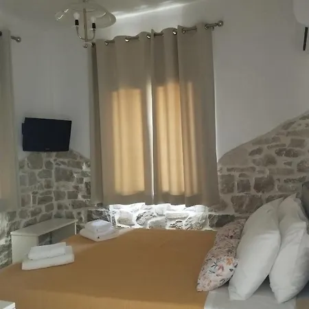 Ferienwohnung Το Πέτρινο Aitoliko Exterior foto